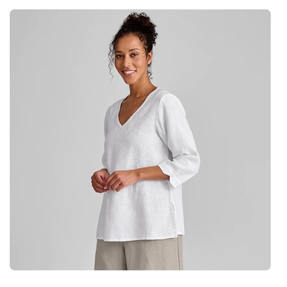 Women’s FLAX brand V-neck pullover linen top. - Picture 1 of 11